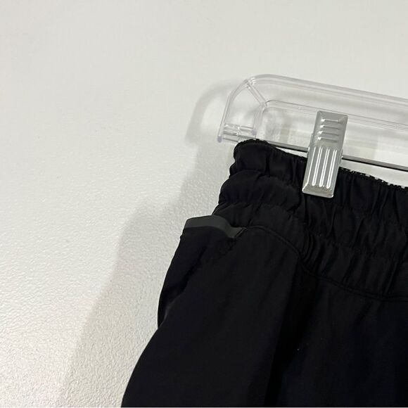 Lululemon Reversible Surf Short II 6 Freckle Flower Black White & Black - Picture 15 of 16